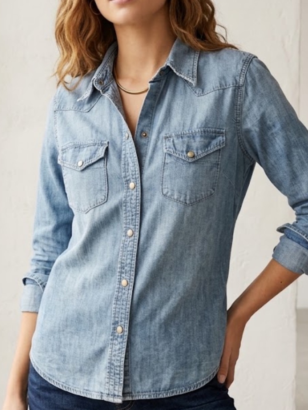 cloth & stone Light Blue Denim Button-Down Shirt. EUC